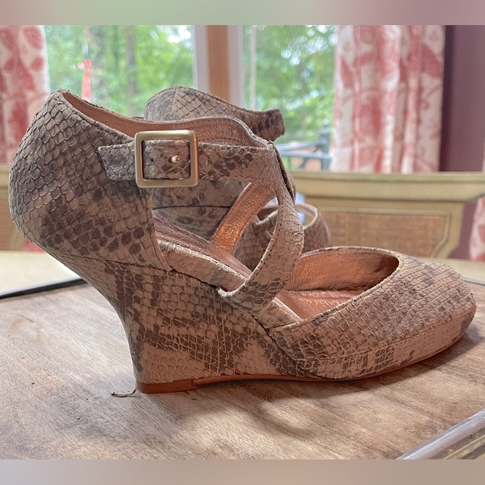 Miss Albright‎ Snakeskin Tan Wedges